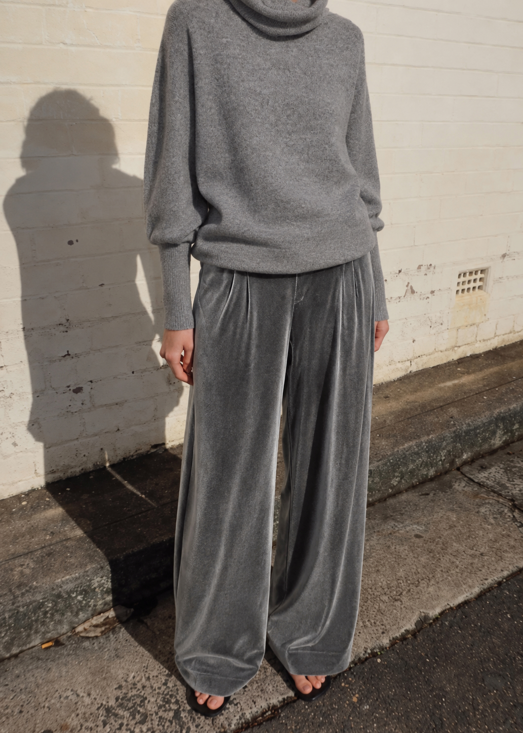 calça chrome + sweater essential